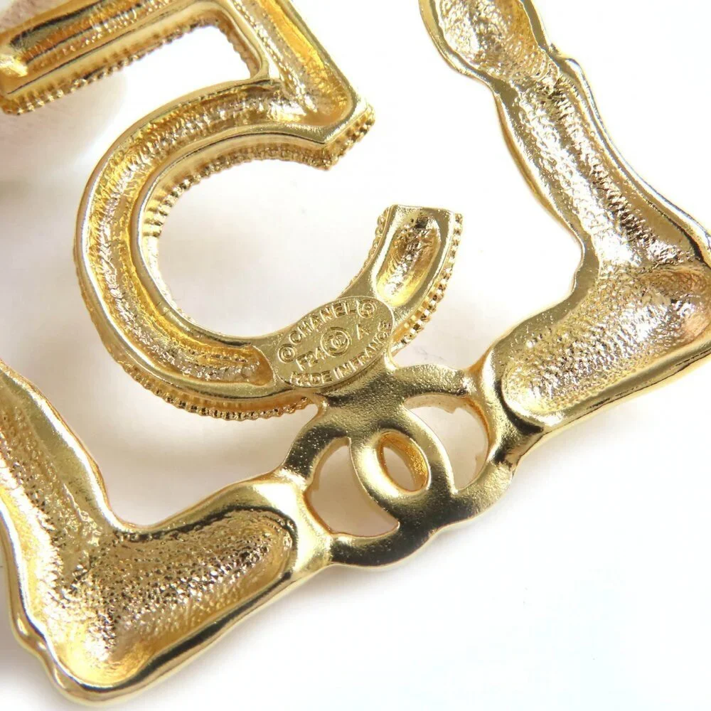 CHANEL Authentic Gold Logo Brooch - Picture 6 of 6